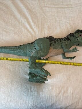 Jurassic World: Dominion Super Colossal Giganotosaurus 39'' Green Giant Dinosaur